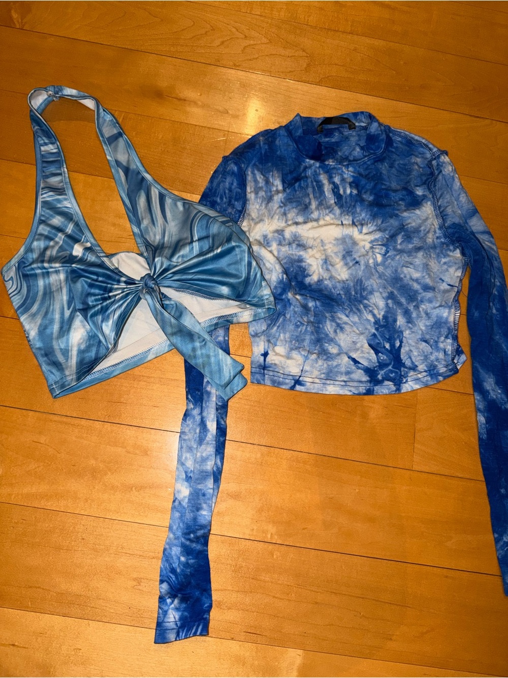 Amazon Essentials Blue Tie-Dye Crop Top & Blue Marble Tie Front Bralette Set